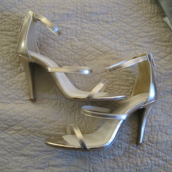 DAVID'S BRIDAL ROSE GOLD METALLIC STILETTO BACI TRIPLE STRAP HEELS 10 $69.00 NEW - Picture 1 of 6